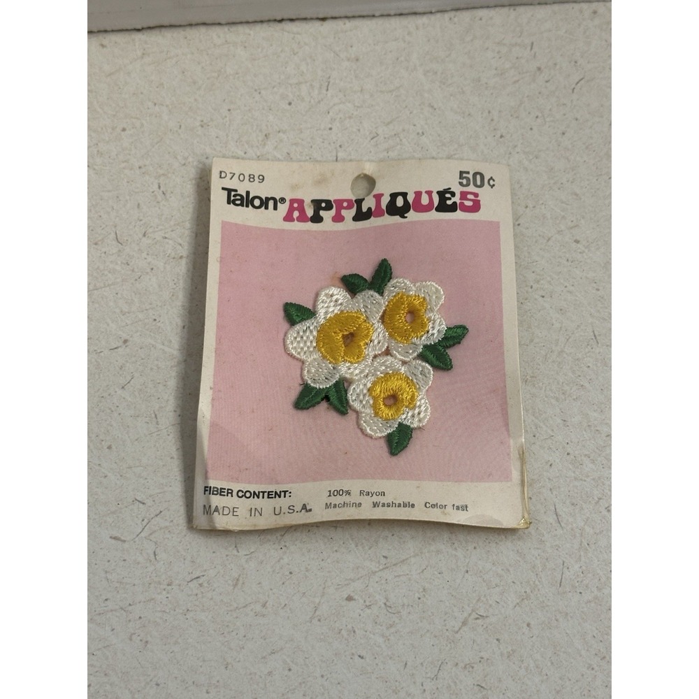 Vintage Sealed 1973 Talon D7089 White/Yellow Flowers Appliques Rare